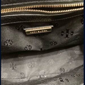 Beautiful bag great condition. Use as crossbody and sholuder bag.